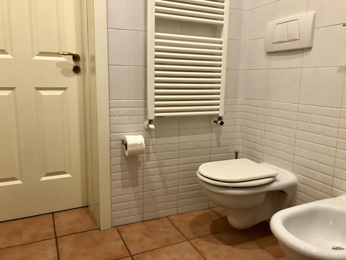 A Due Passi Dal Ponte Guest house *